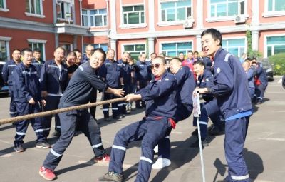 九洲国际官网进行2023“薪火相传 再创鲜丽”职工拔河角逐